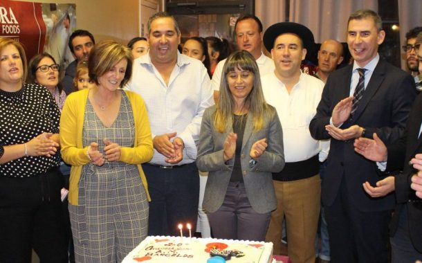 município oferece galo de barcelos a associação...