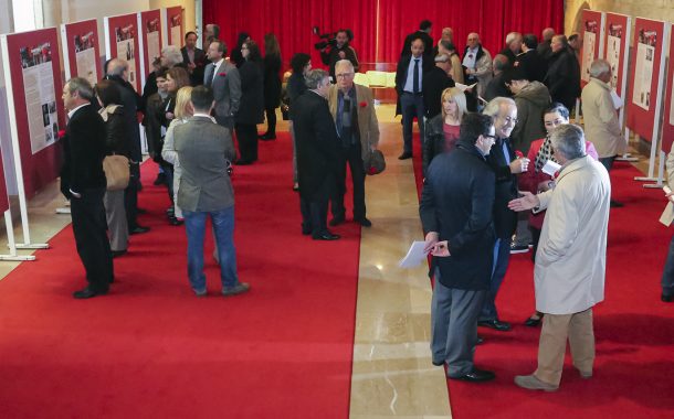 exposição sobre a oposição democrática e o 25 d...