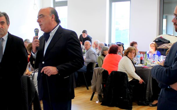 presidente da câmara com idosos em convívios de...