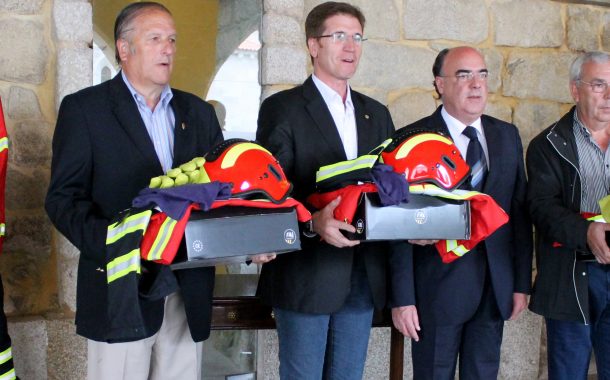 bombeiros do concelho recebem equipamentos de p...