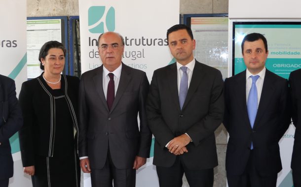 presidente da câmara presente na cerimónia de a...