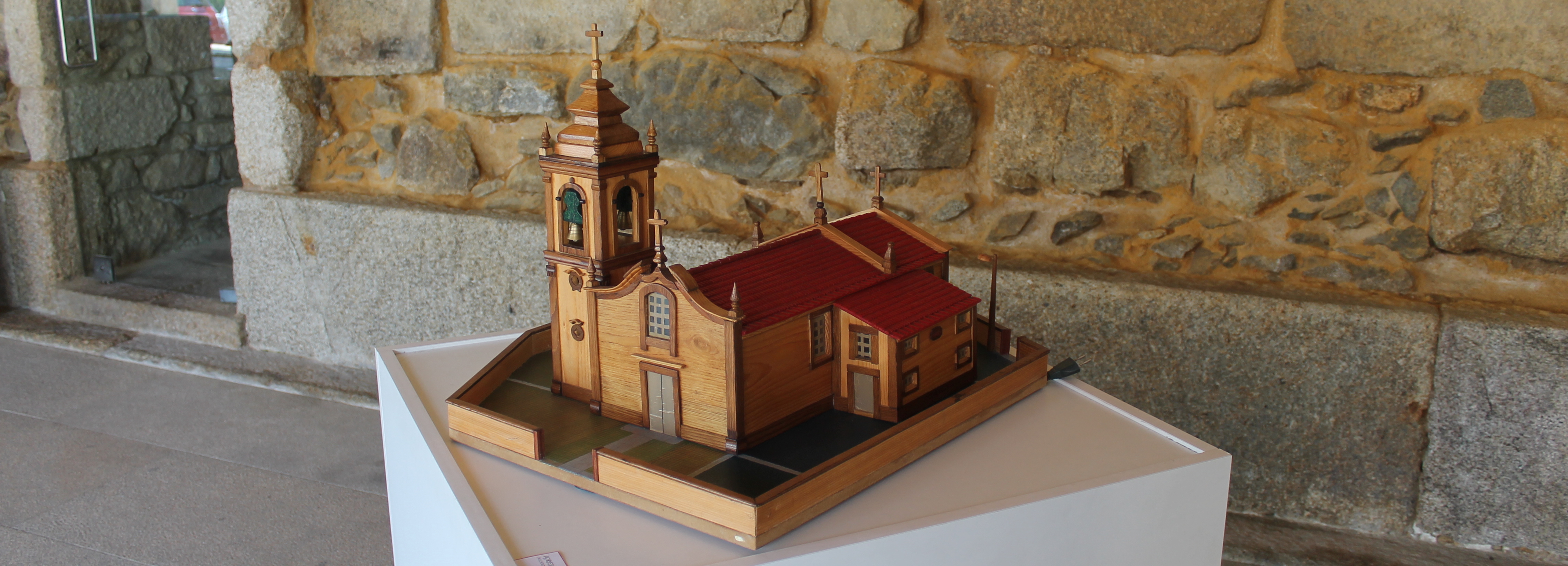 Exposição de miniaturas em madeira na Sala Gótica