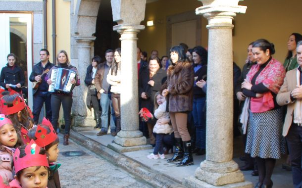 alunos do centro escolar antónio fogaça cantam ...