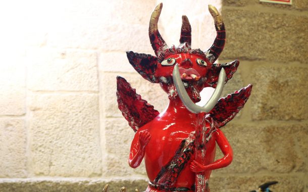 exposição coletiva de artesanato na torre medieval