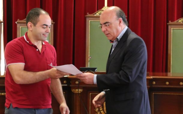 presidente da câmara assinou contratos de desen...