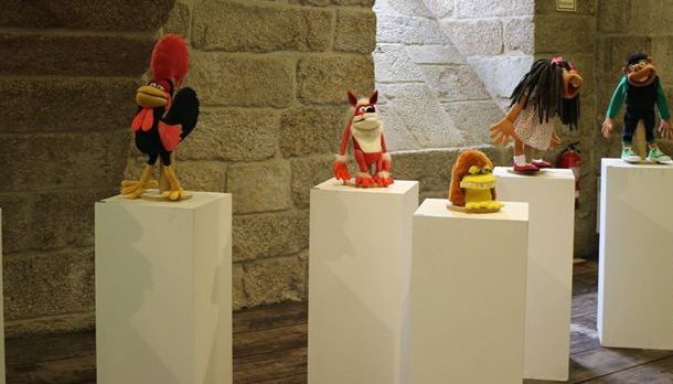 “emoções de um boneco” na sala gótica