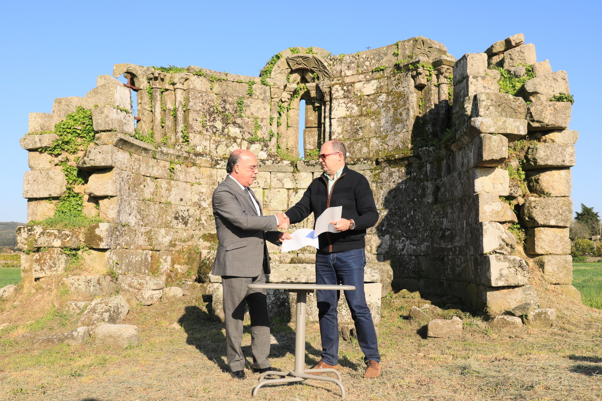 Câmara Municipal e União de Freguesias de Vila Cova e Feitos assinam acordo de colaboração para salvaguarda das ruínas do Mosteiro de Banho