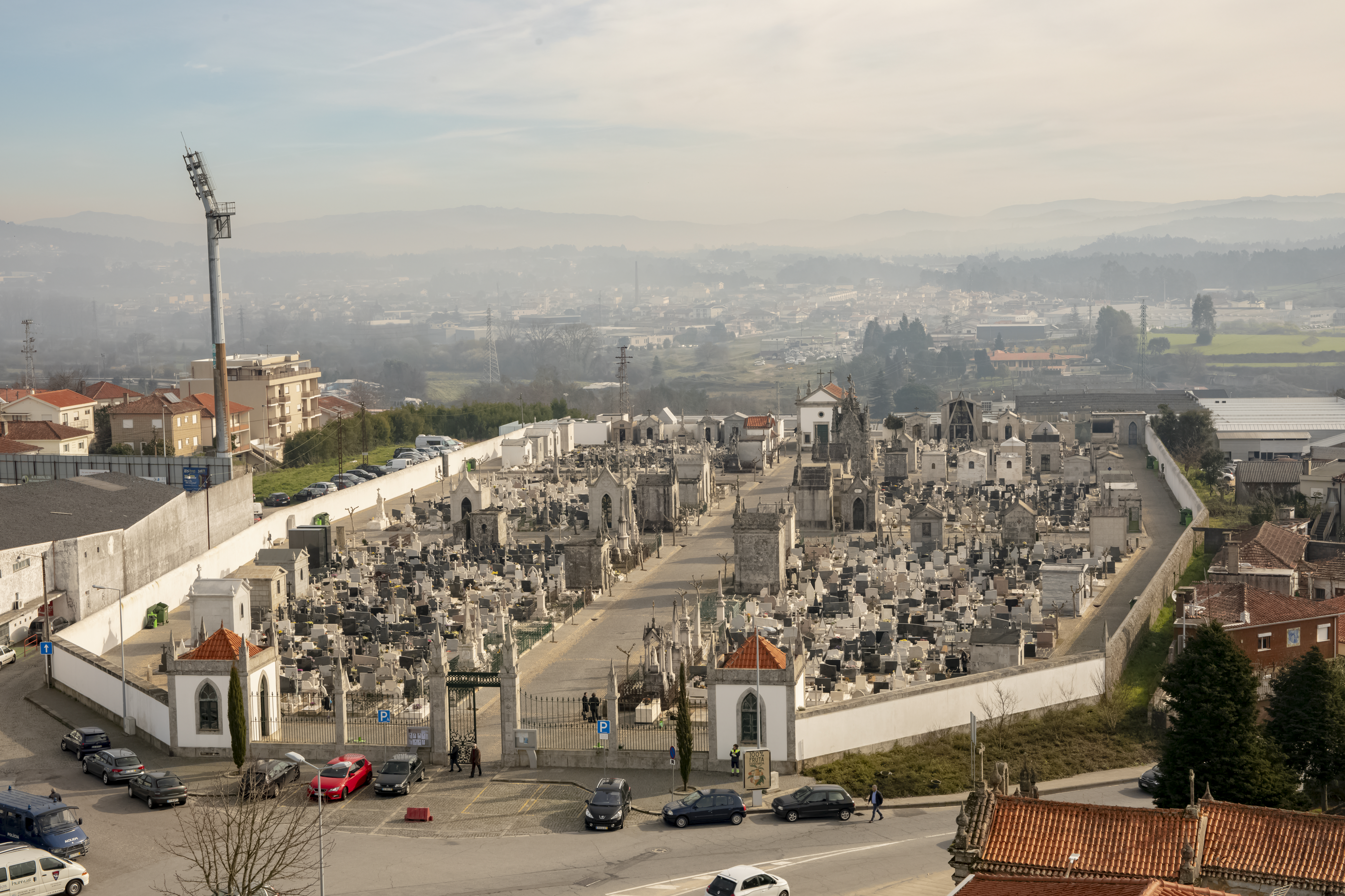 Cemitério de Barcelos reabre esta quarta-feira