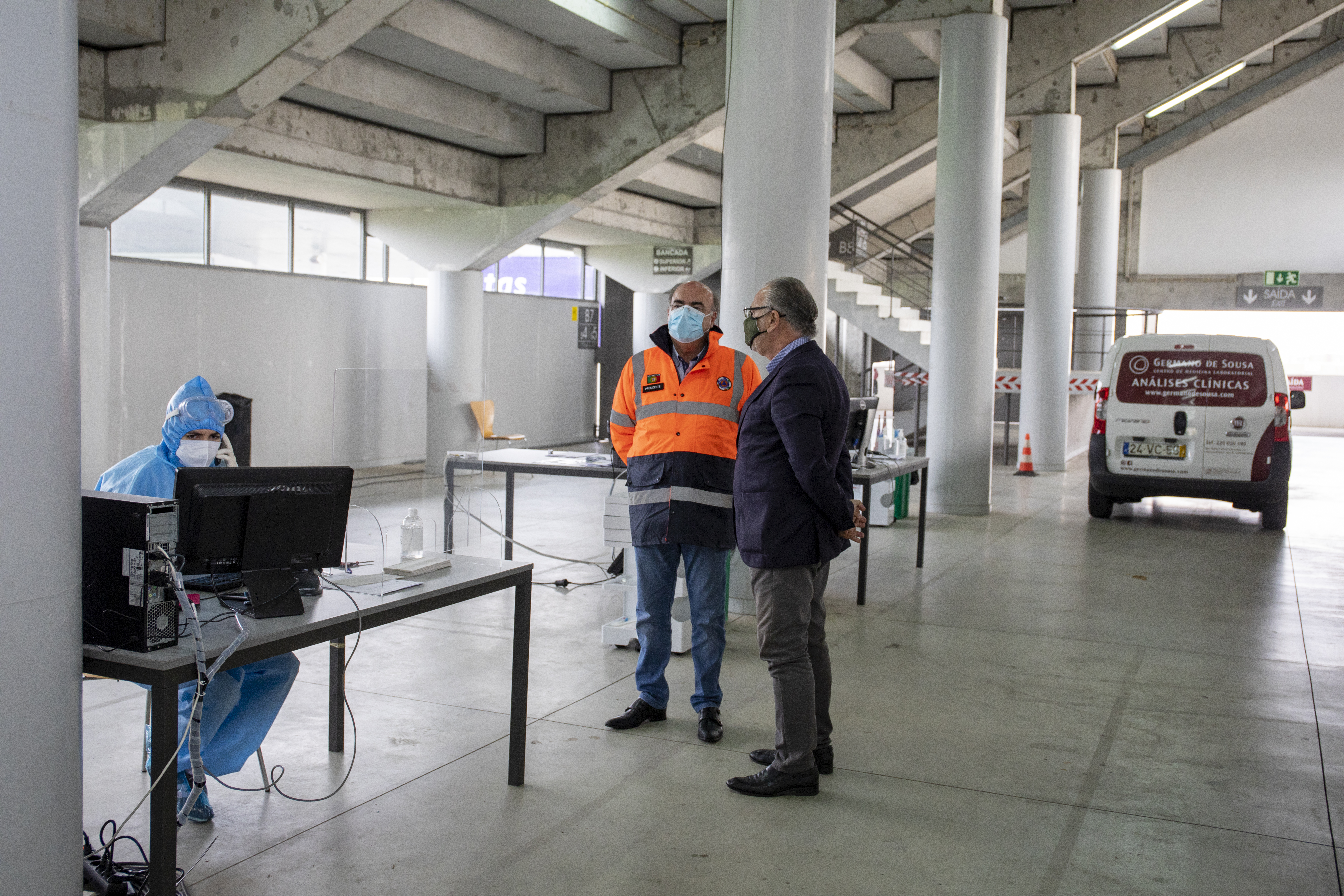 Presidente da Câmara visitou Covid-drive instalado no Estádio Cidade de Barcelos