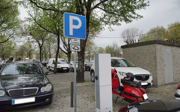posto de carregamento para veículos elétricos a...