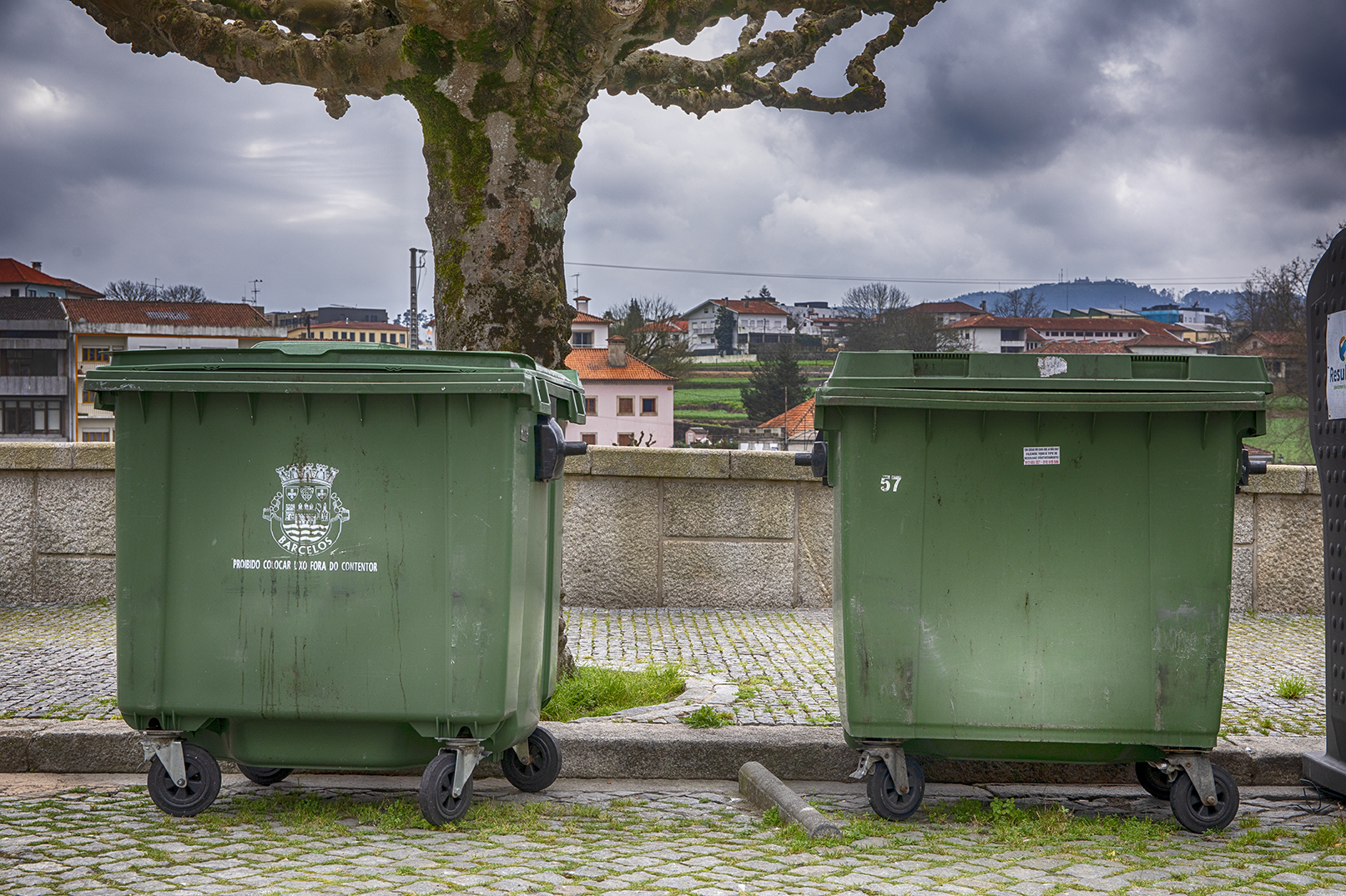 Câmara Municipal assegura boas práticas na higiene urbana com serviço de limpeza e desinfeção dos contentores de resíduos sólidos