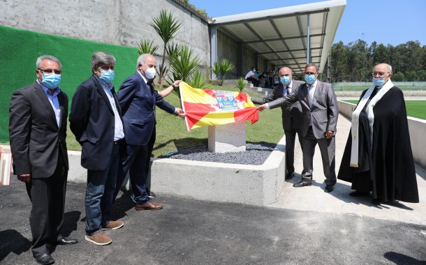 os ceramistas já têm relvado sintético