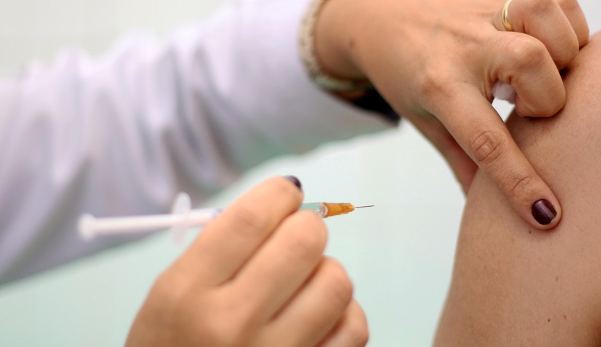 Vacina contra a gripe gratuita nas farmácias aderentes para pessoas com 60 ou mais anos