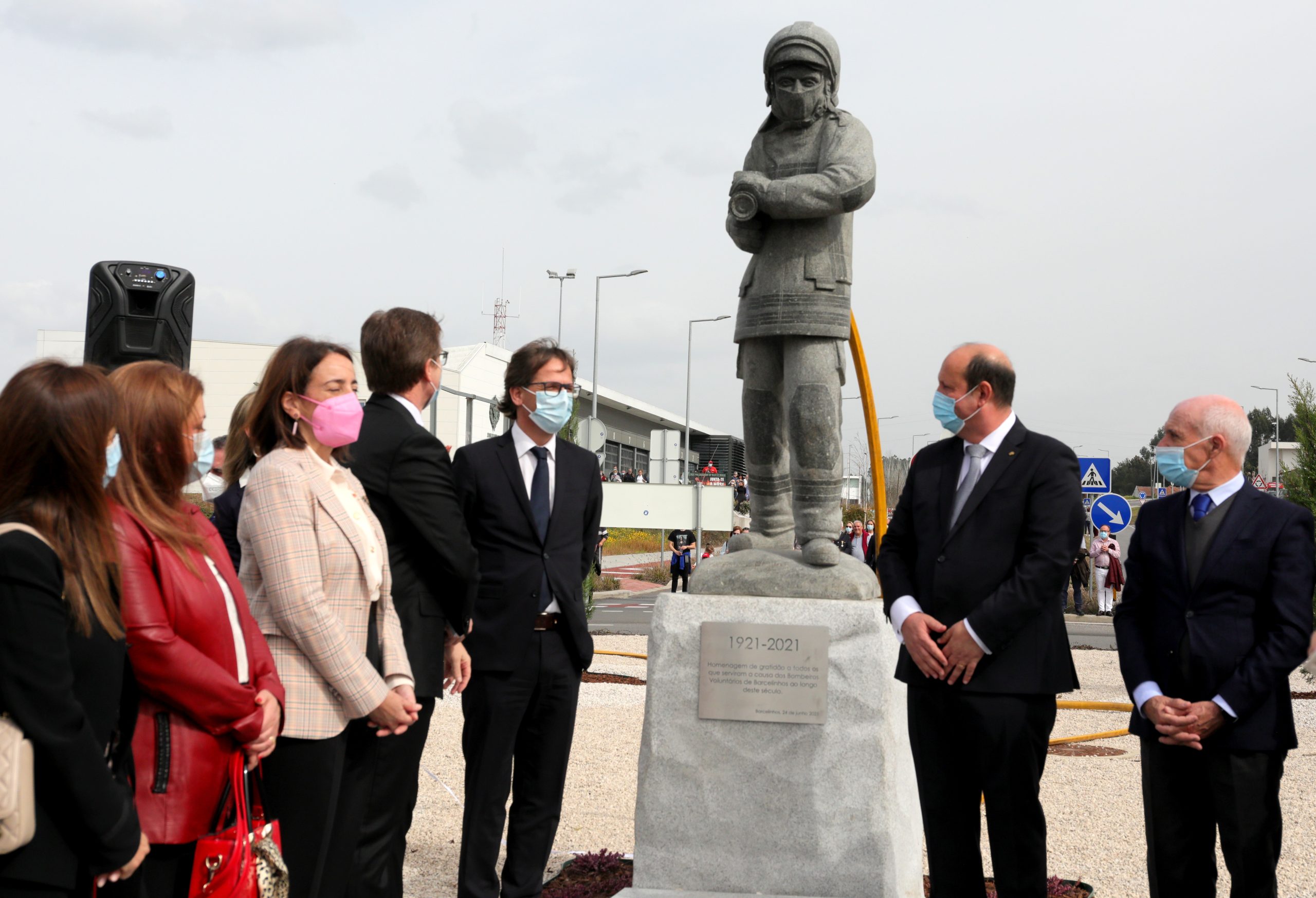 Executivo Municipal na inauguração da estátua em homenagem aos Bombeiros de Barcelinhos