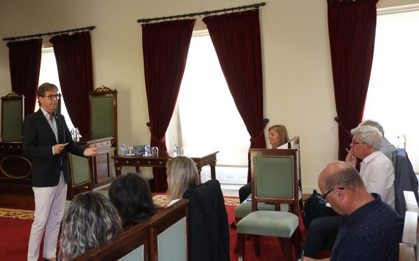 presidente da câmara assina protocolos com os a...