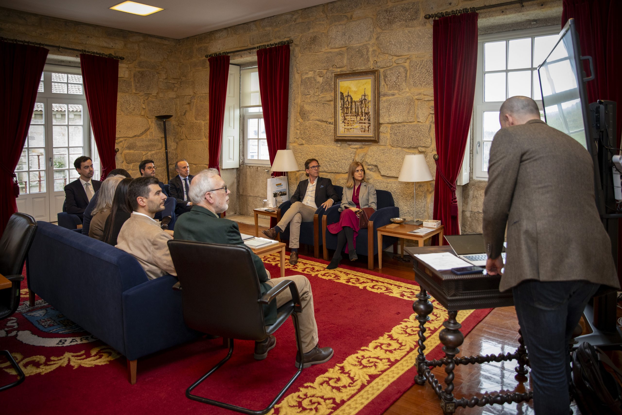 Câmara de Barcelos apresentou projeto do Novo Centro de Saúde à Secretária da Gestão de Saúde