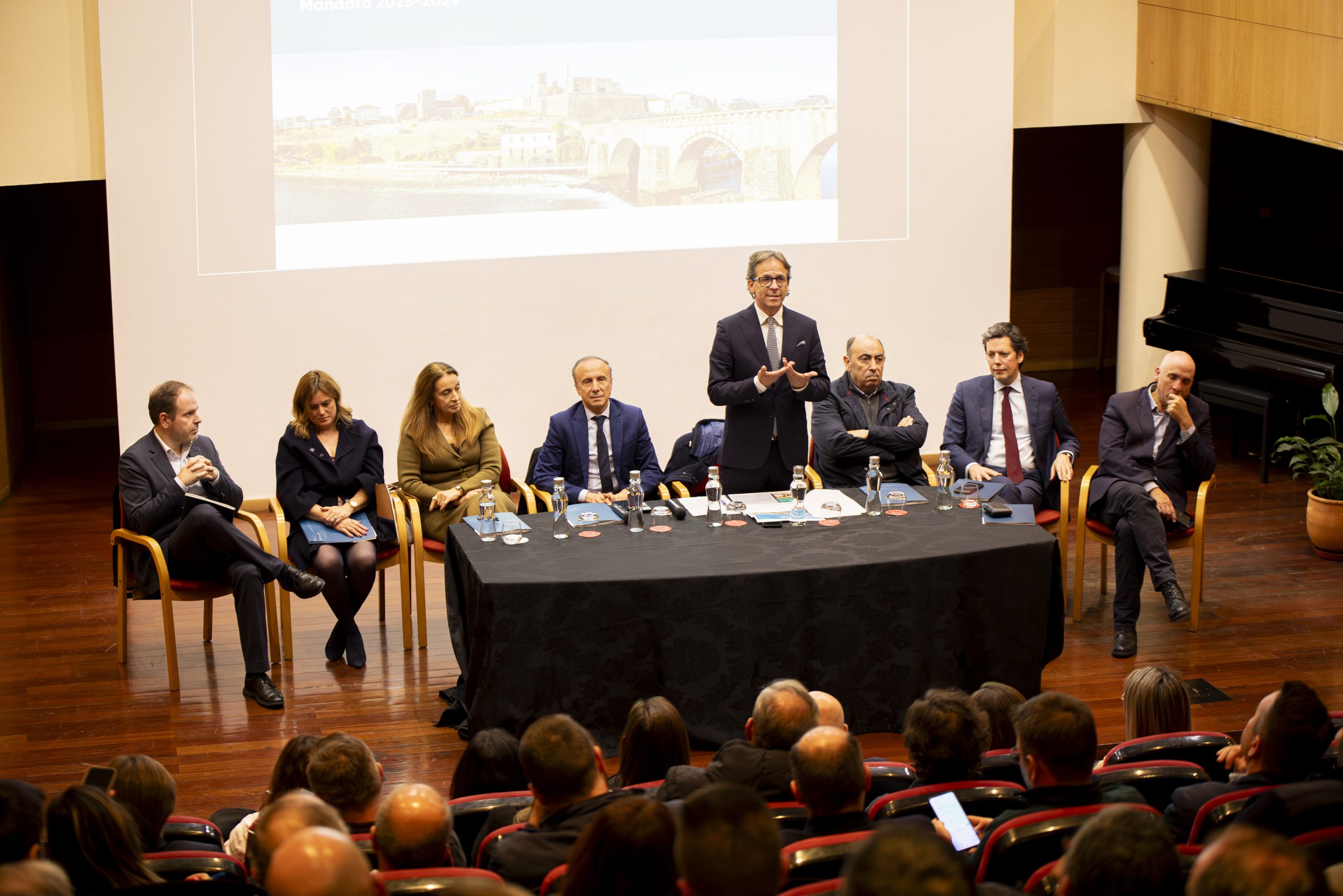 Município de Barcelos reforça articulação com as juntas de freguesia em reunião de trabalho