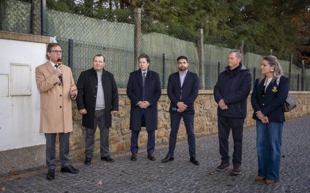 inaugurada a requalificação do adro e zona envo...