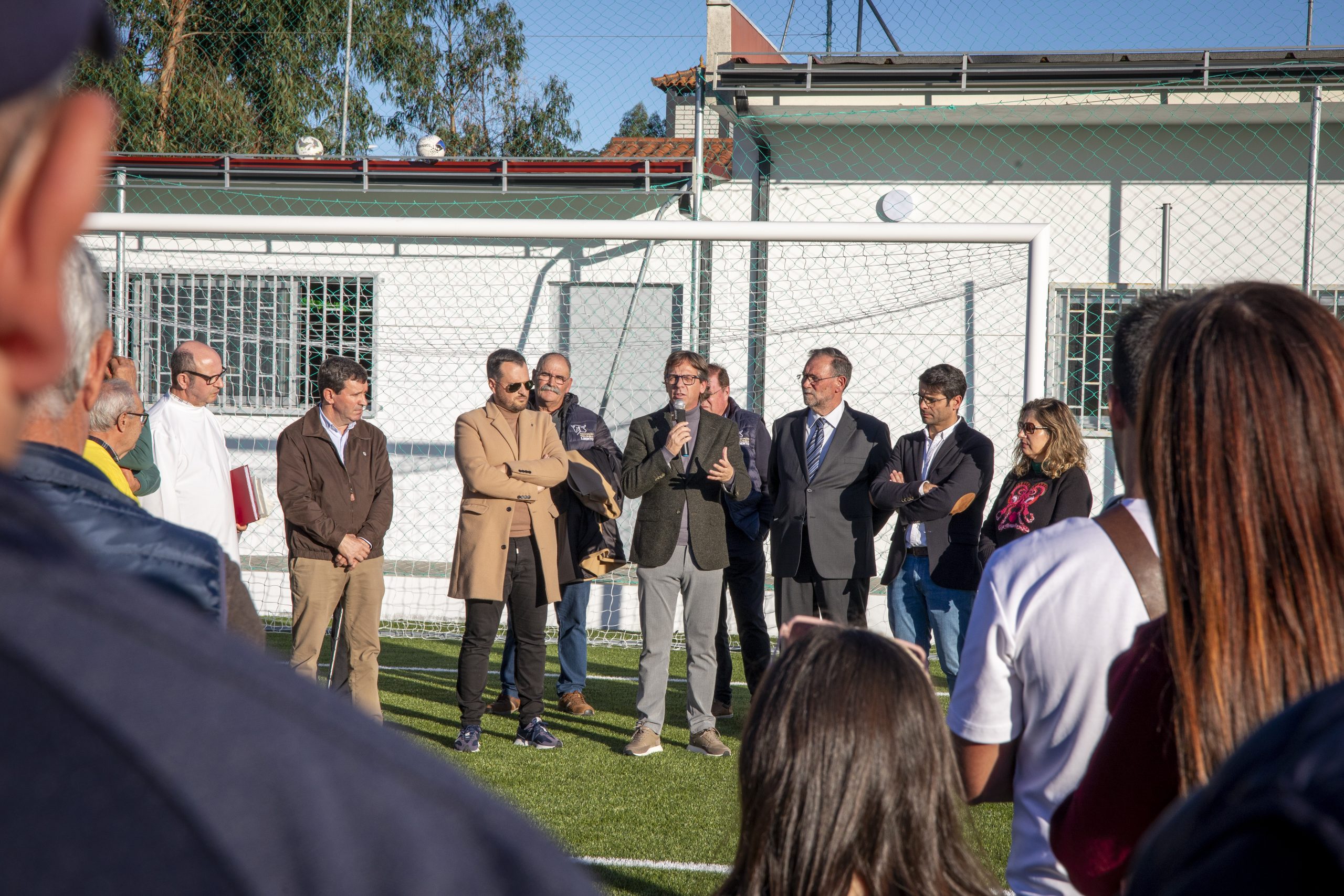 Campo de Jogos da Várzea já tem relvado sintético