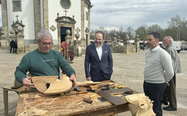 artesanato de barcelos saiu à rua no dia mundia...